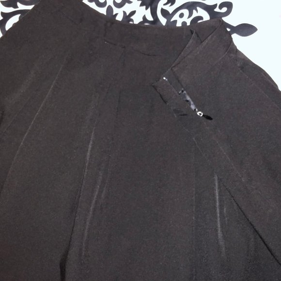 Black Skater skirt - Picture 2 of 2